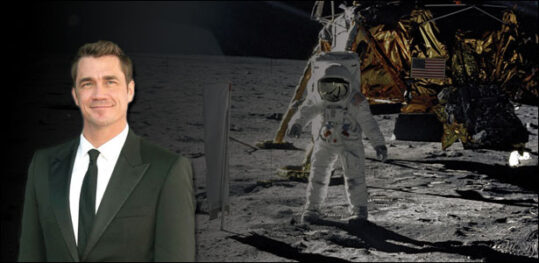 Ο T. Taylor Στο “In the Event of a Moon Disaster” Ο T. Taylor Στο "In the Event of a Moon Disaster"