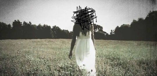 Η Τριλογία Βιβλίων "The Crow Girl" Μεταφέρεται Στην TV