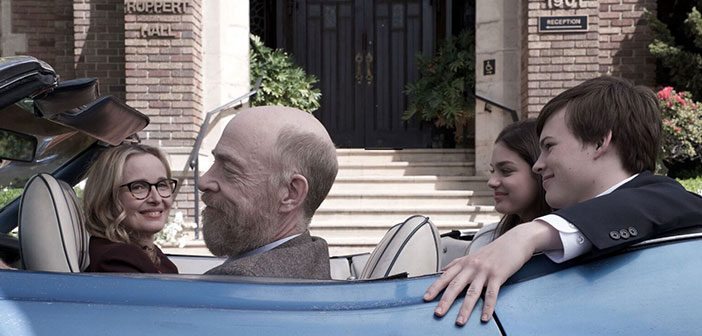 Trailer Από Το "The Bachelors"