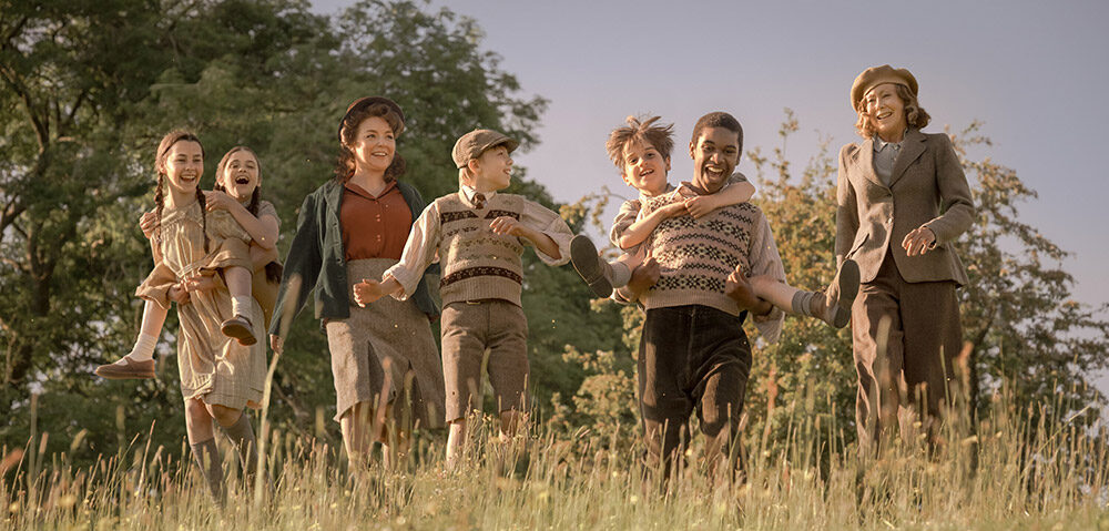 Trailer Από Το "The Railway Children Return"
