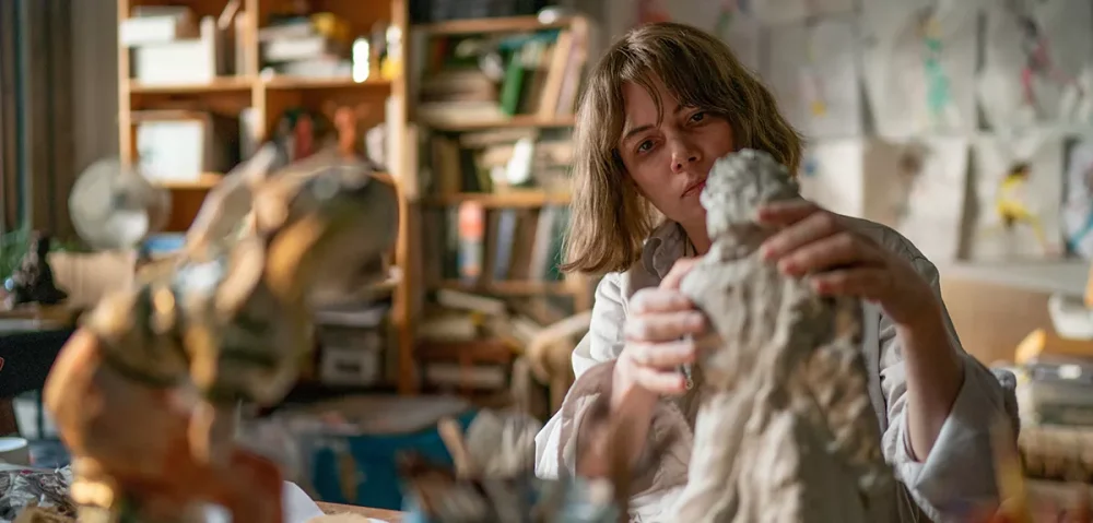 Trailer Από Τη Δραματική Κωμωδία “Showing Up” Trailer Από Τη Δραματική Κωμωδία "Showing Up"