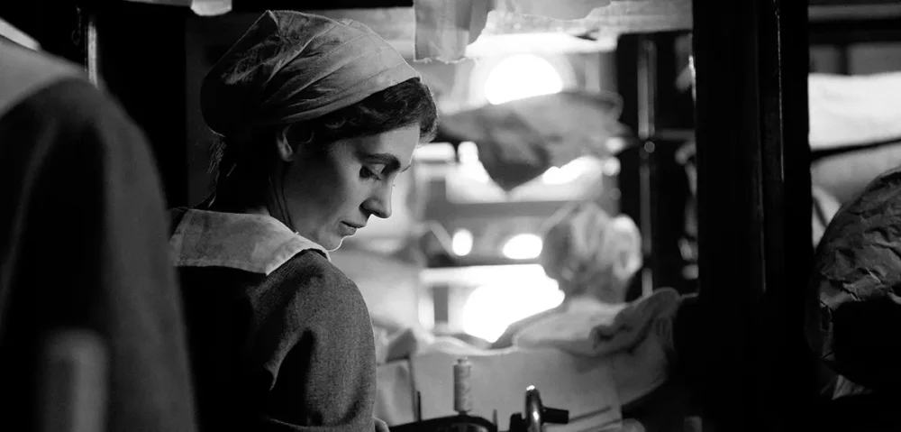 Trailer Από Το Δραματικό "The Girl with the Needle"