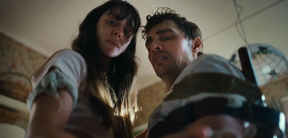 Trailer Από Την Κωμωδία Τρόμου "Together"