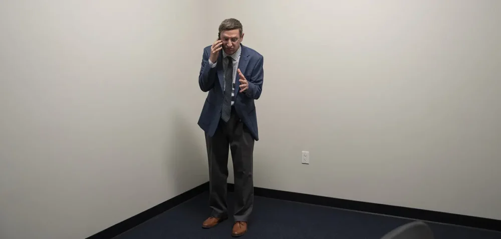 Trailer Από Τη Νέα Σειρά “The Chair Company” Trailer Από Τη Νέα Σειρά "The Chair Company"